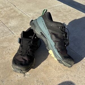 Women’s Salomon X Ultra 04W hiking shoes size 8.5